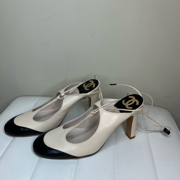 CHANEL Mary Jane Spectator Pumps with Logo Ankle Ties - Size 37 1/2 - Picture 2 of 7